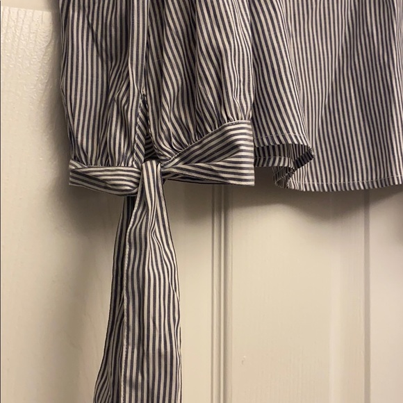Stripe Pff the Shoulder Top-AEO - Picture 2 of 4